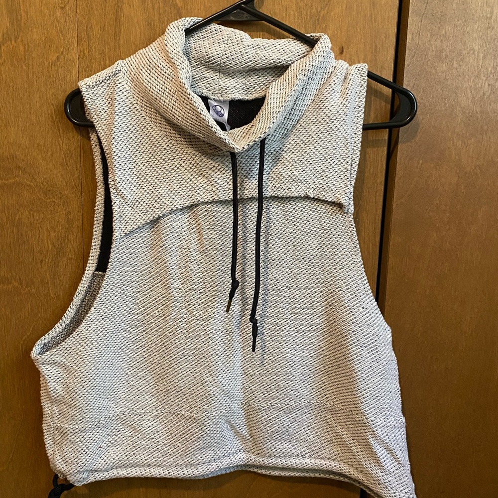 Te Verde Textured Knit Top in Black and Cream
